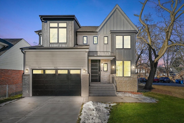 view of front facade featuring a garage