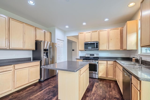 kitchen featuring sink, dark hardwood / wood-style flooring, appliances with stainless steel finishes, a center island, and light brown cabinetry