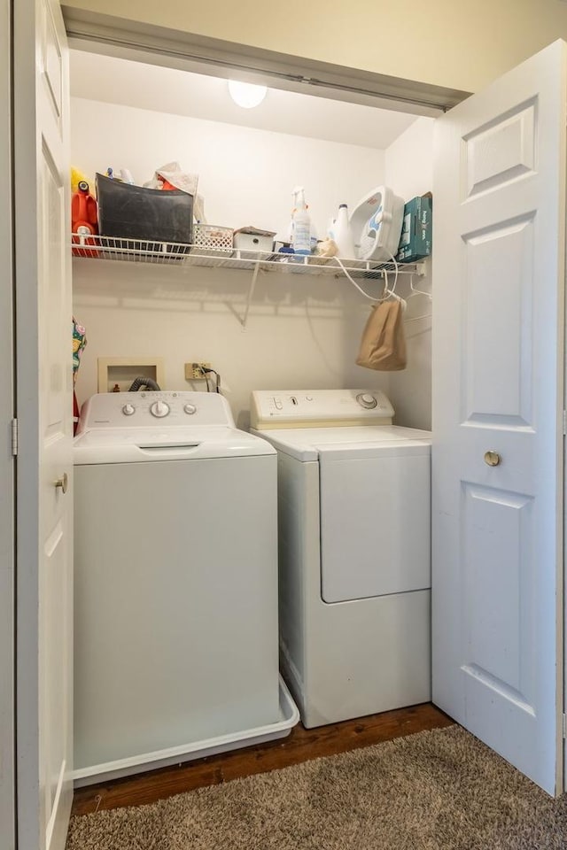 washroom featuring washing machine and clothes dryer