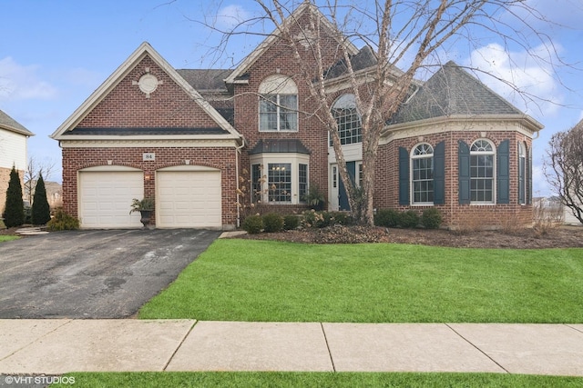 view of front of home featuring a front lawn