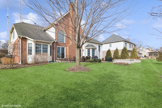 view of front facade featuring a front yard