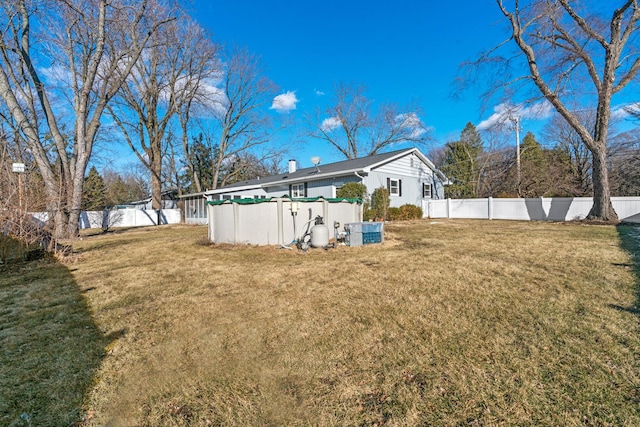 view of yard with a pool