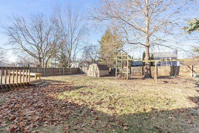 view of yard featuring a storage unit