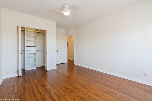 unfurnished bedroom with dark wood-type flooring, ceiling fan, and a closet