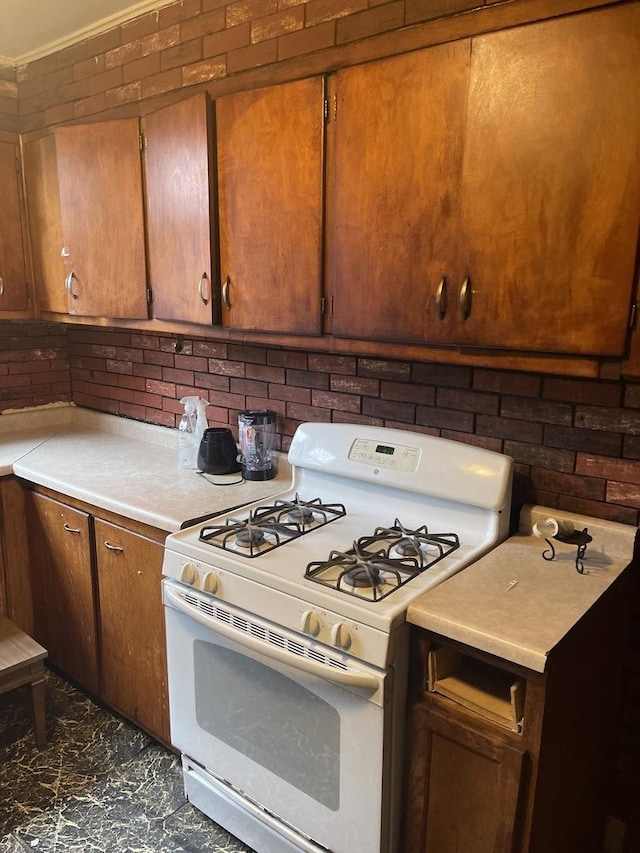 kitchen with crown molding and white range with gas cooktop