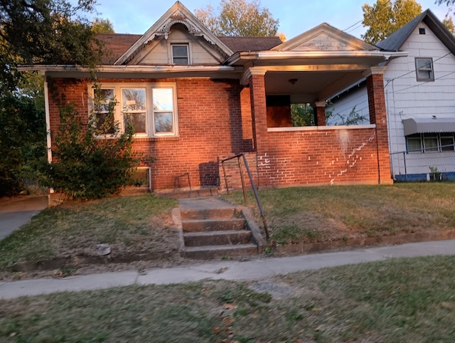 view of front of property with a front yard