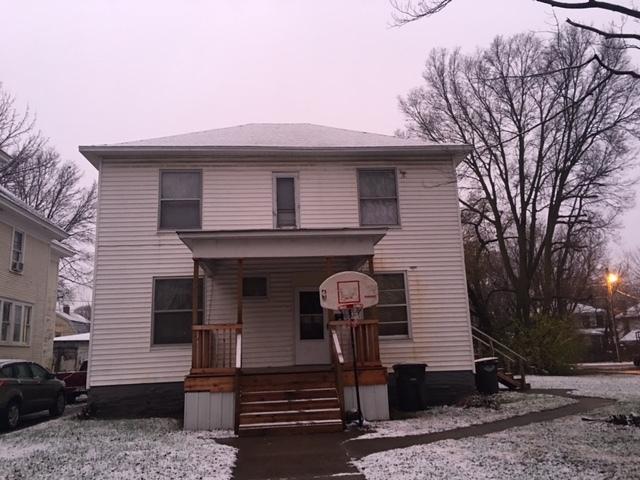 view of front of property featuring a porch