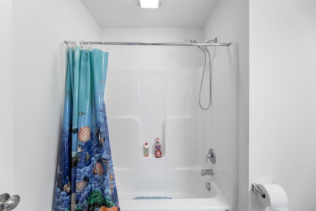 bathroom featuring shower / tub combo