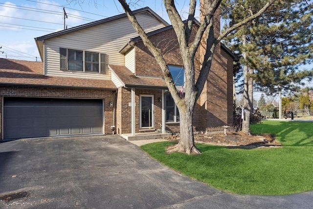 view of front facade featuring a garage and a front yard