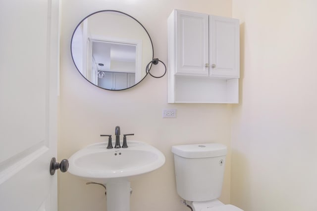 bathroom featuring toilet and sink