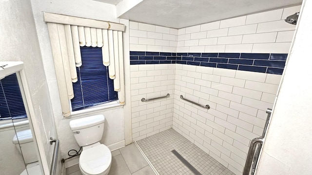 bathroom featuring toilet and tiled shower