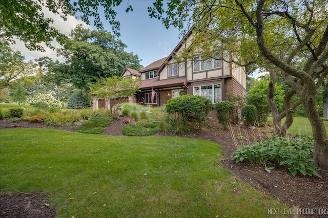 view of front of house featuring a front lawn and brick siding