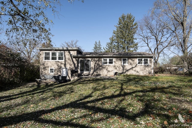 view of front of home featuring a front yard