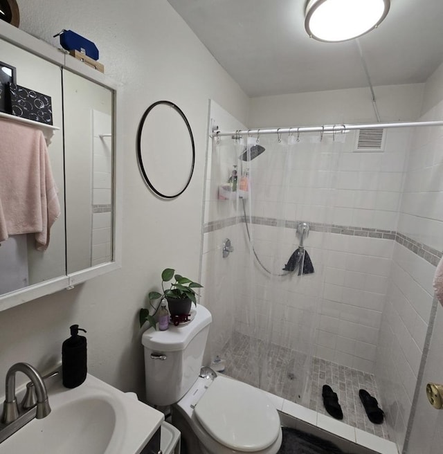 bathroom with toilet, sink, and a shower with shower curtain