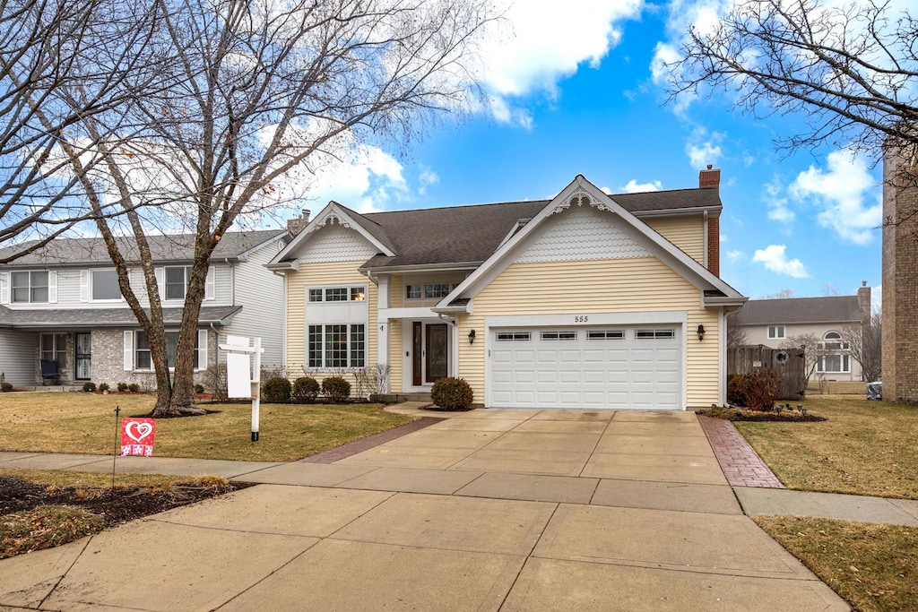 view of front of house featuring a garage and a front yard