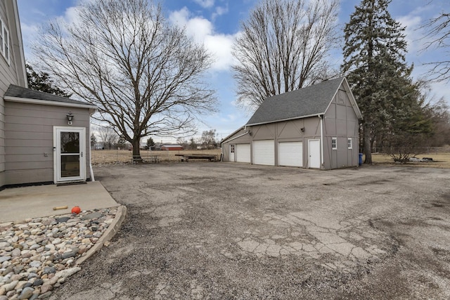 view of yard featuring an outbuilding and a garage