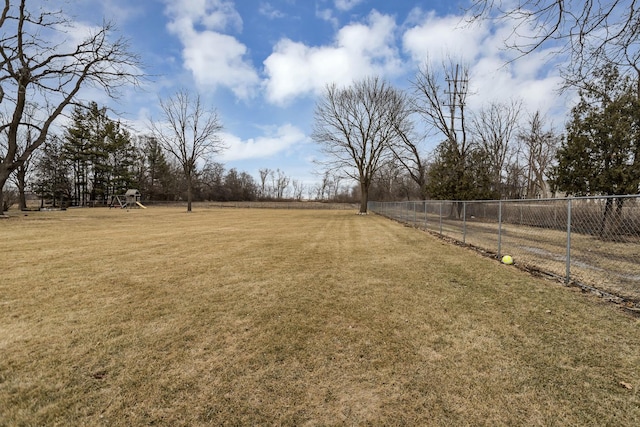 view of yard featuring a rural view