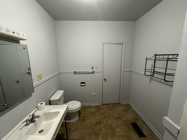 bathroom featuring sink and toilet