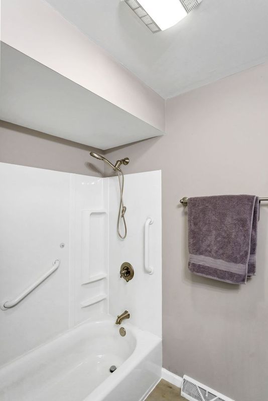 bathroom featuring shower / bath combination