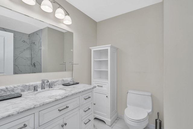 bathroom featuring tiled shower, vanity, and toilet