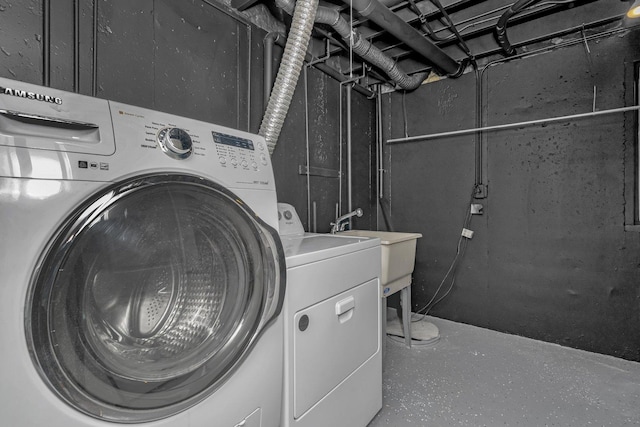 laundry room featuring sink and independent washer and dryer