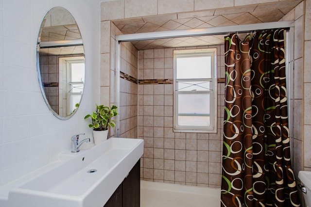 bathroom featuring sink and a shower with curtain