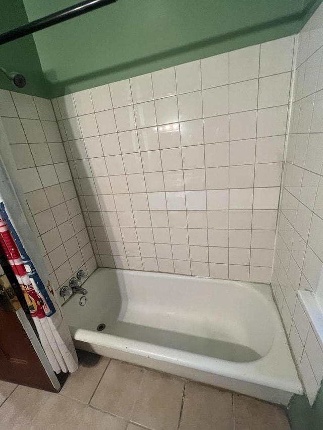 bathroom featuring tiled shower / bath combo