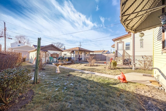 view of yard featuring a patio