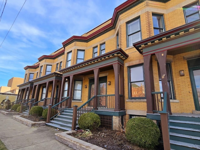 view of front of property with covered porch