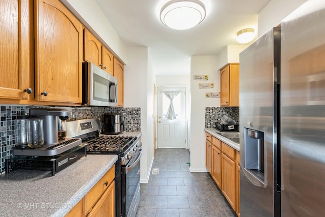 kitchen featuring tasteful backsplash and appliances with stainless steel finishes