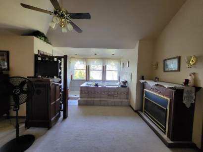 bathroom featuring ceiling fan and vaulted ceiling