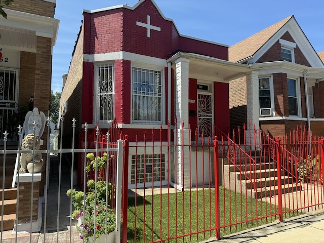 view of front of property with a front yard