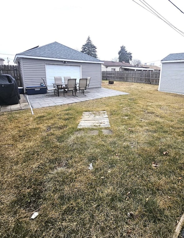 view of yard featuring a patio area