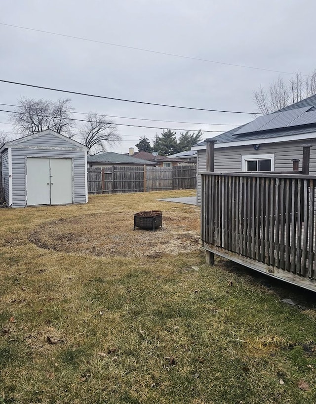 view of yard with a storage shed