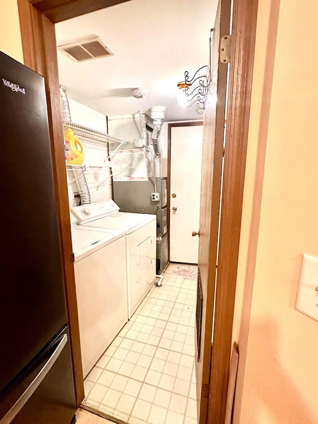 laundry room with laundry area, washer and clothes dryer, and visible vents