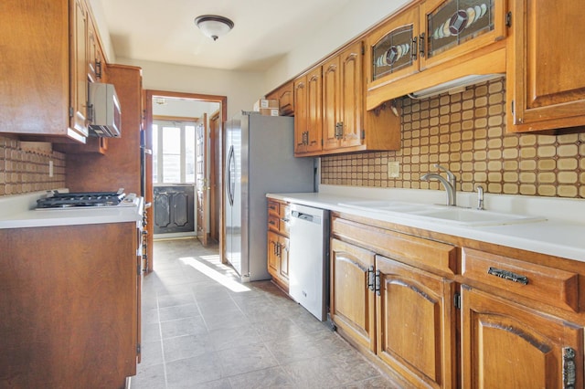 kitchen featuring tasteful backsplash, stainless steel appliances, and sink