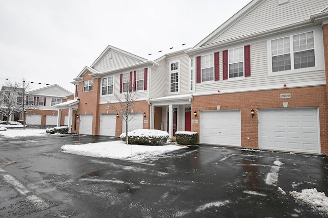 townhome / multi-family property featuring a garage