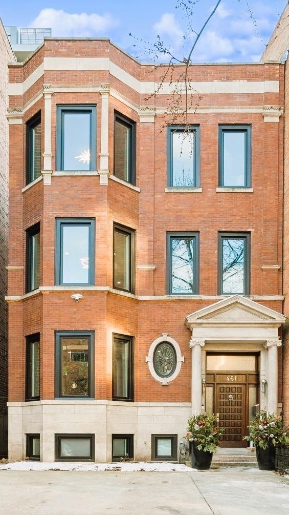 461 W Melrose St, Chicago, IL 60657 - photo 1