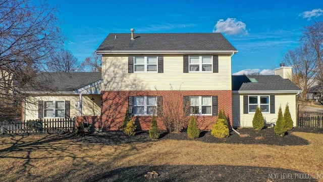 view of front of home featuring a front lawn