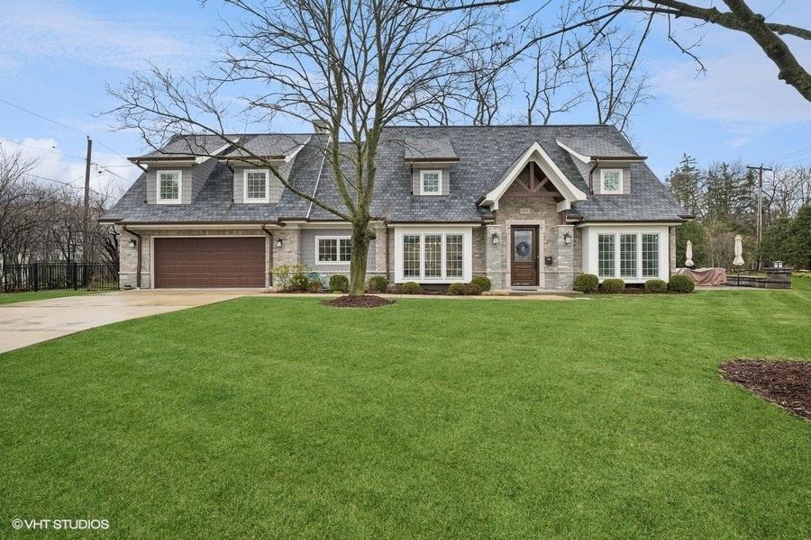 view of front of home with a garage and a front lawn