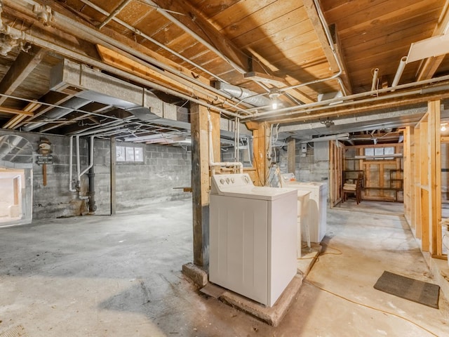 basement featuring independent washer and dryer