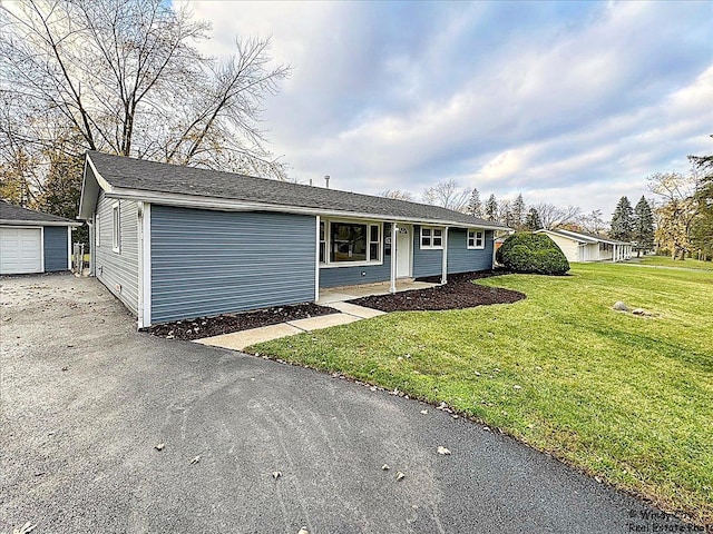 view of front of home featuring a front lawn