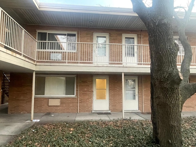 exterior space featuring a balcony