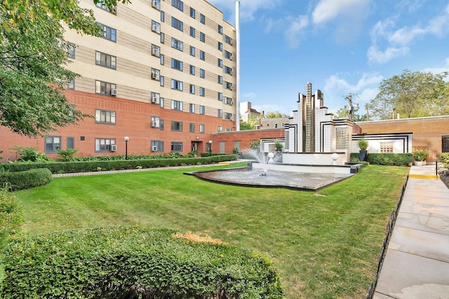 view of property's community featuring a lawn