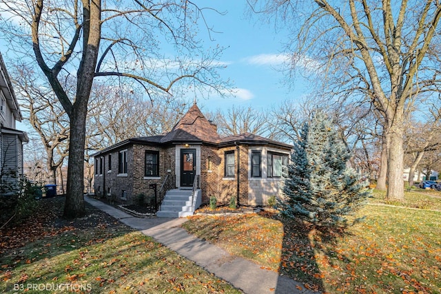 view of front of house featuring a front yard