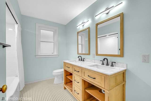 full bathroom with shower / tub combo with curtain, vanity, and toilet