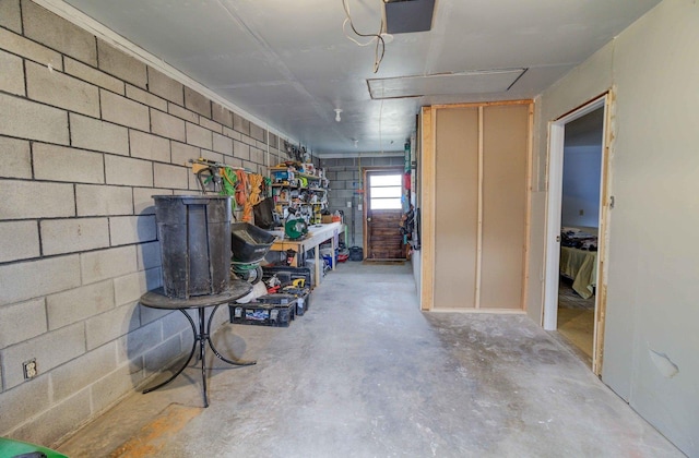 garage featuring concrete block wall