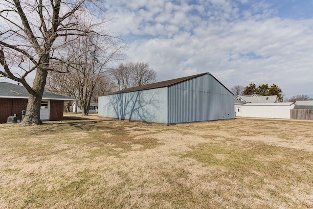 view of yard featuring a pole building and an outdoor structure