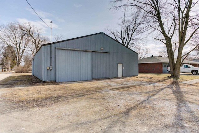 view of pole building with dirt driveway