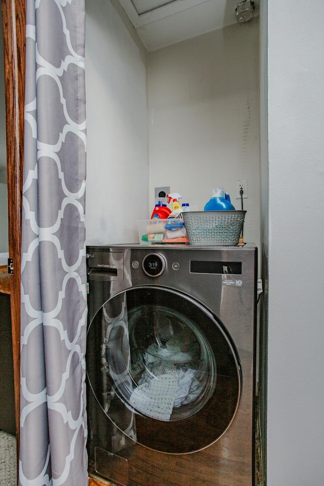 laundry room featuring washer / clothes dryer